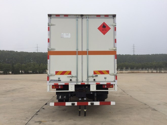 東風(fēng)天錦8.6米氣體廂式車(chē)