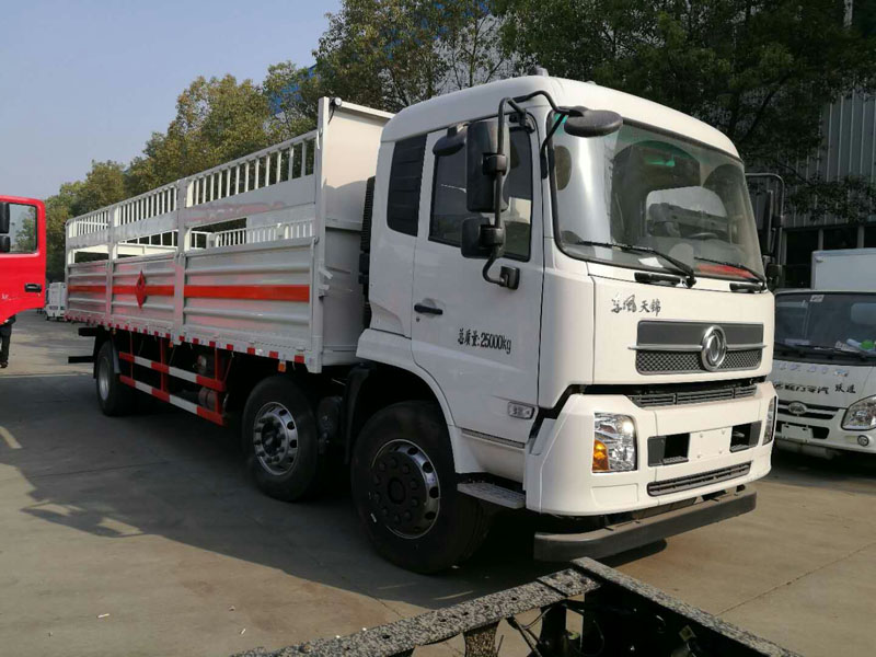 東風(fēng)天錦8.6米氣瓶運輸車