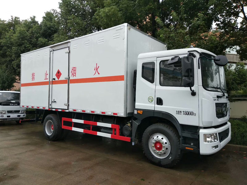 東風(fēng)6.3米氣體廂式車(chē)