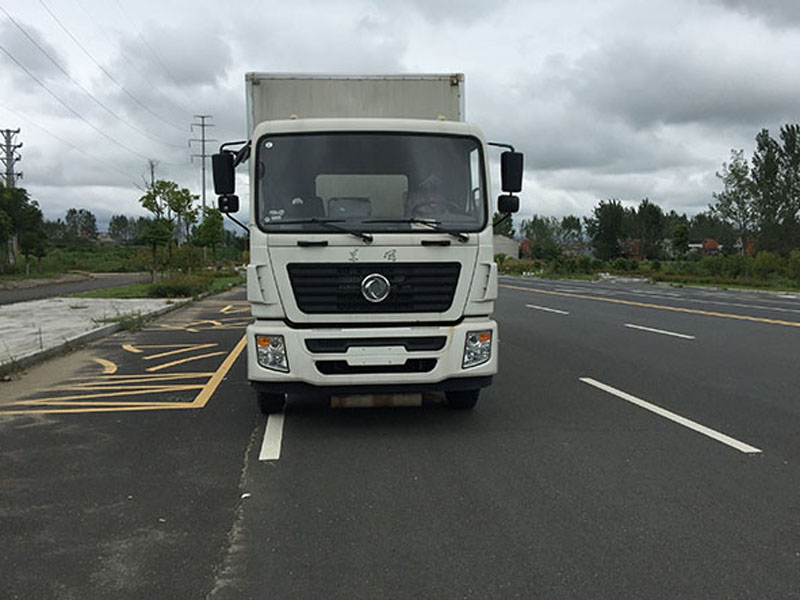 東風(fēng)9.3米氣體廂式車