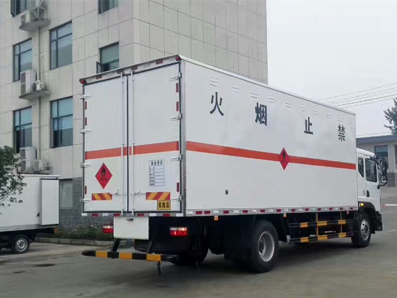 東風(fēng)6.3米氣體廂式車(chē)