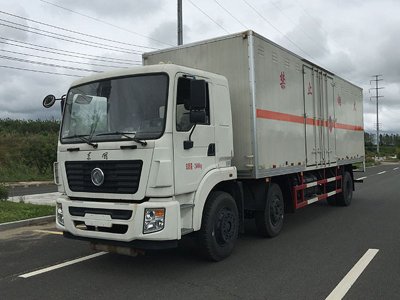 東風(fēng)9.3米氣體廂式車