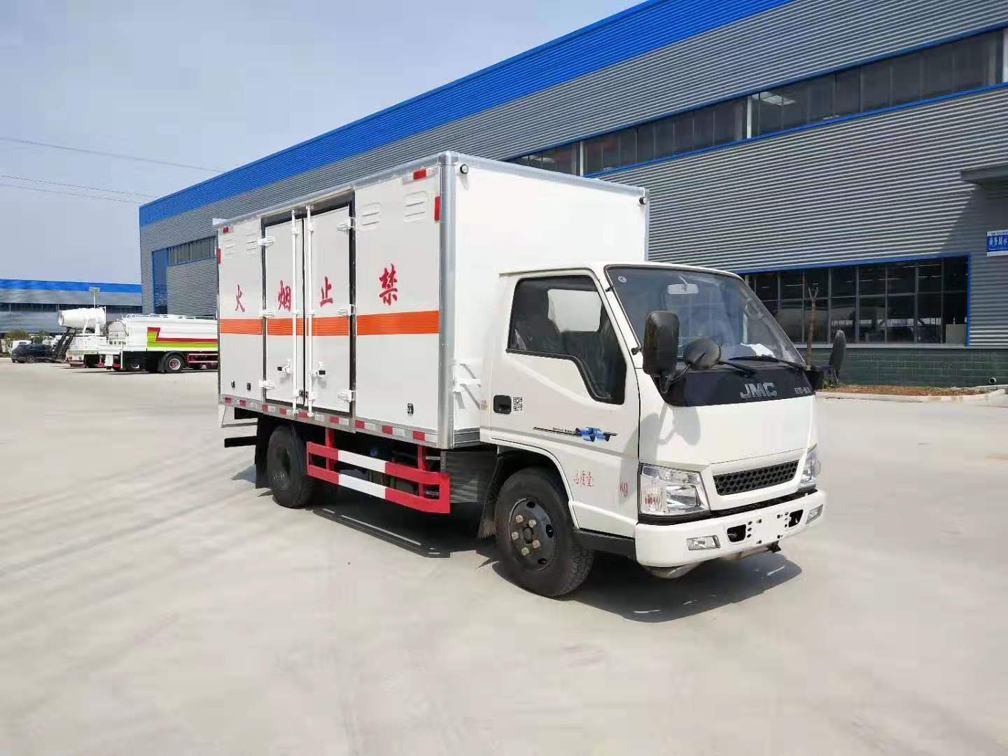 江鈴藍(lán)牌4.2米氣瓶廂運(yùn)輸車