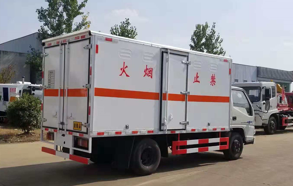 江鈴藍(lán)牌4.2米氣瓶廂運(yùn)輸車