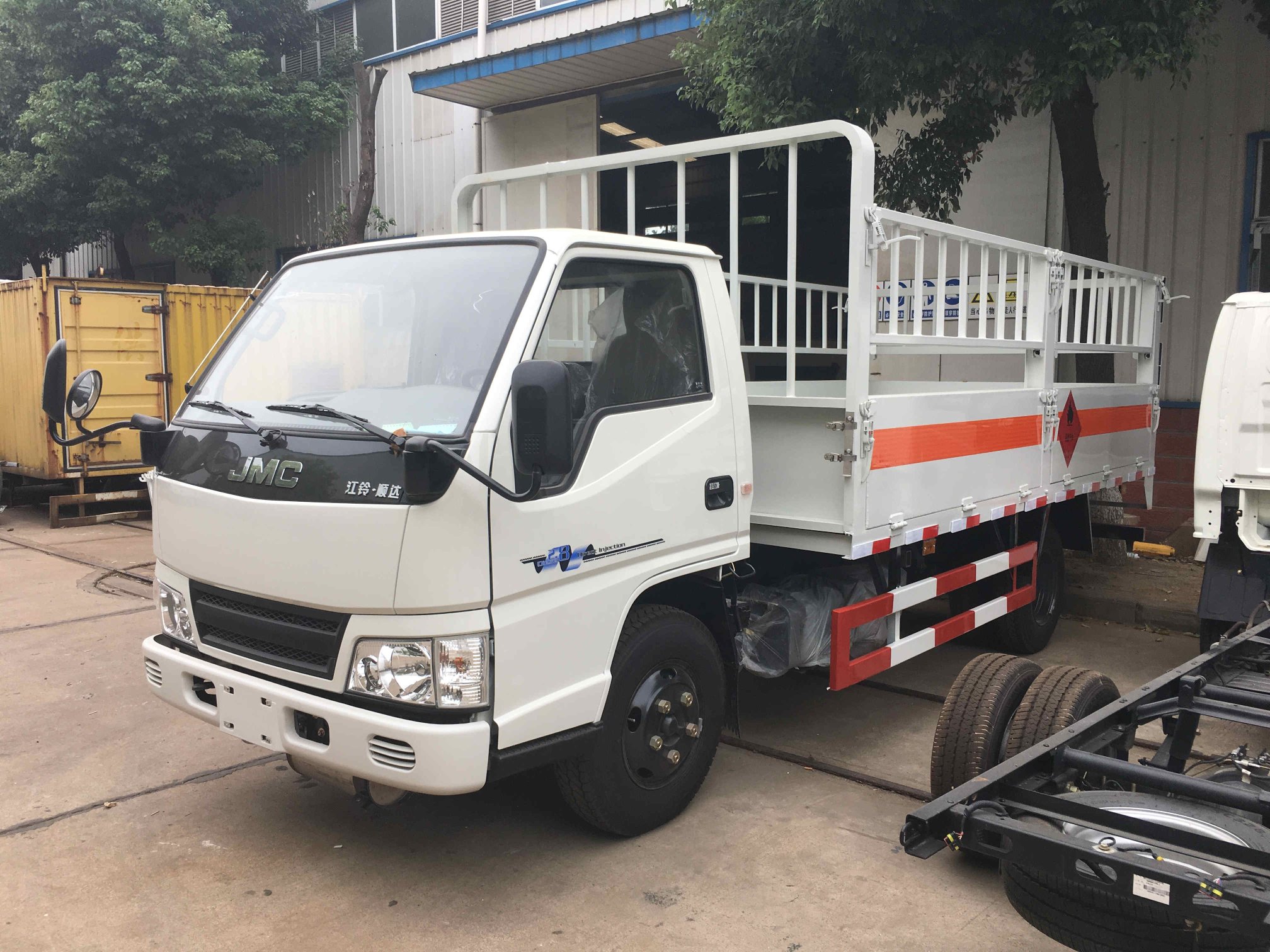 江鈴4.2米氣瓶運(yùn)輸車(chē)