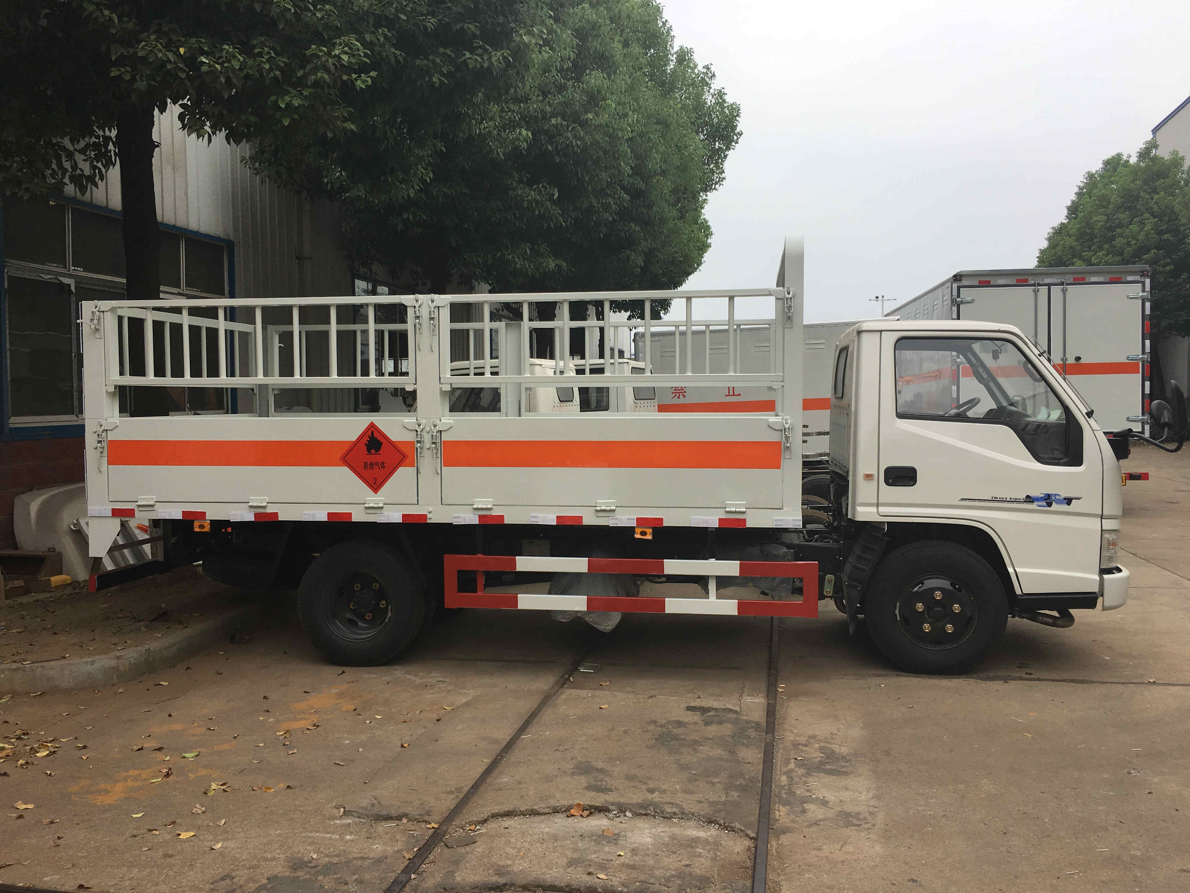 江鈴4.2米氣瓶運(yùn)輸車