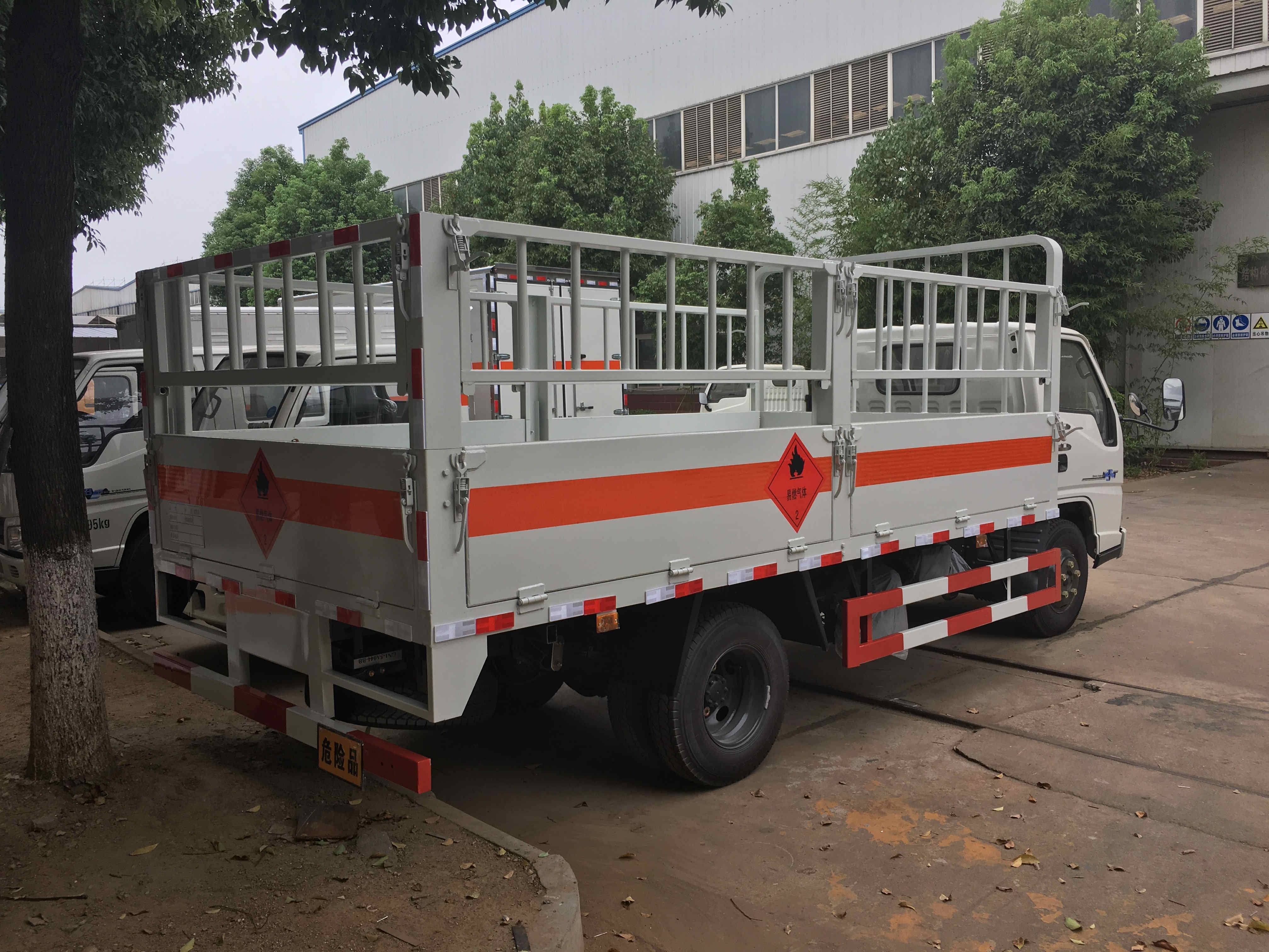 江鈴4.2米氣瓶運(yùn)輸車