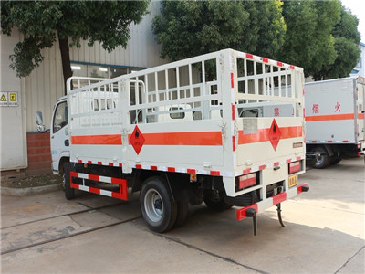 東風(fēng)多利卡4.1米氣瓶運(yùn)輸車