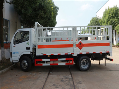 東風(fēng)多利卡4.1米氣瓶運(yùn)輸車