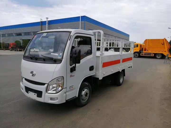 上汽躍進(jìn)3.3米氣瓶運(yùn)輸車(chē)