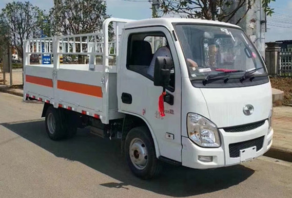 上汽躍進(jìn)3.3米氣瓶運(yùn)輸車(chē)