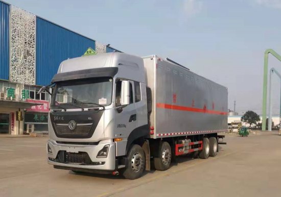 東風(fēng)天龍9.6米易燃?xì)怏w廂式運(yùn)輸車