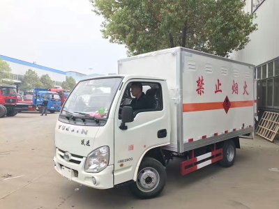 上汽躍進(jìn)藍(lán)牌汽油版3.3米氣體廂式車