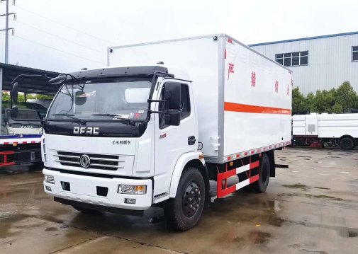東風(fēng)多利卡5.1米氣瓶廂式車