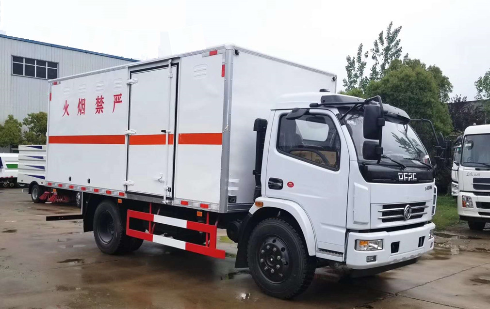 東風(fēng)多利卡5.1米氣瓶廂式車