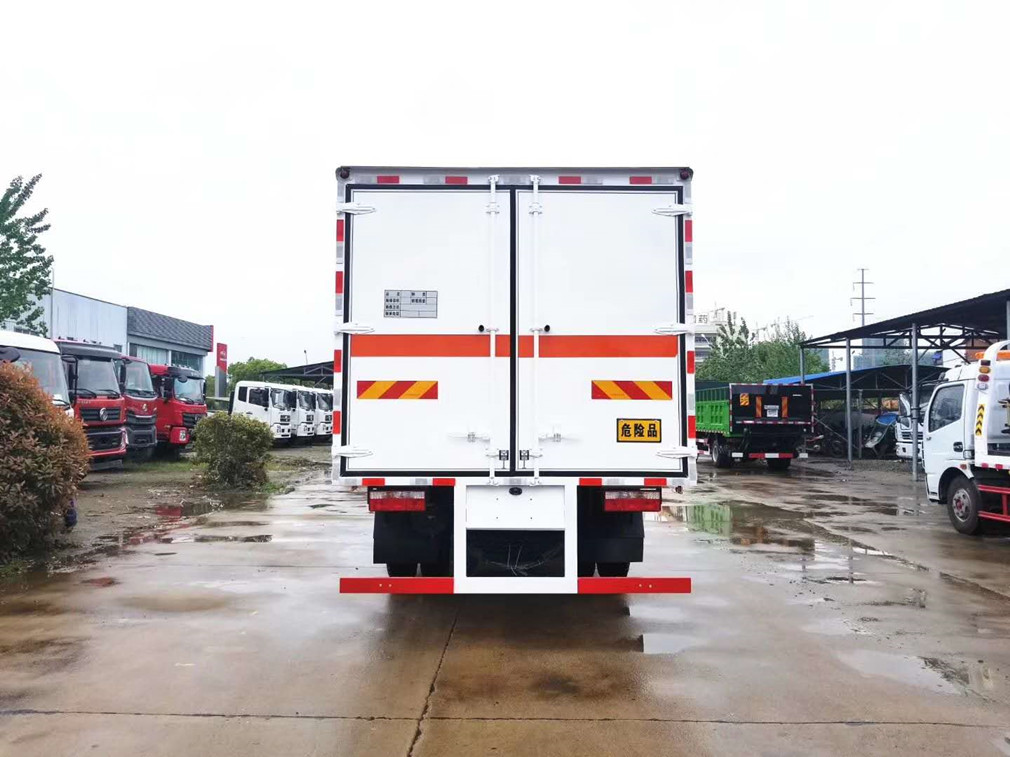 東風(fēng)多利卡5.1米氣瓶廂式車
