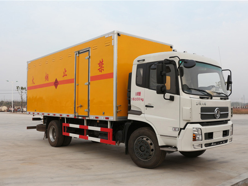 東風(fēng)天錦6.2米爆破器材車
