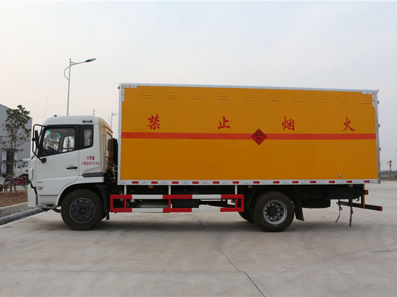 東風(fēng)天錦6.2米爆破器材車