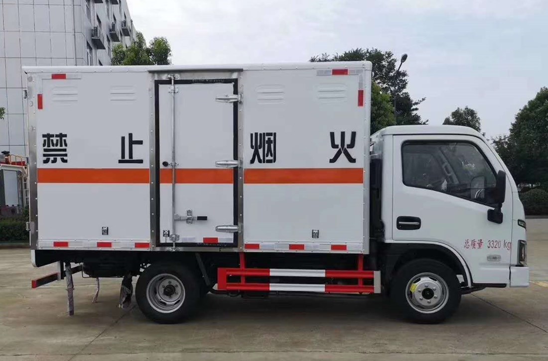 上汽躍進(jìn)3米貨廂爆破器材運(yùn)輸車