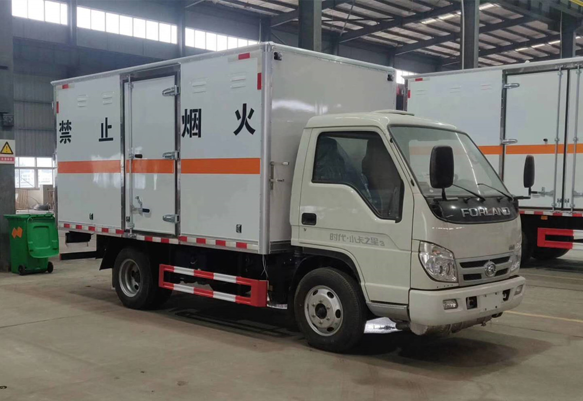 福田時(shí)代3.7米爆破器材運(yùn)輸車