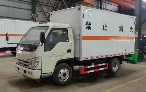 福田時(shí)代3.7米爆破器材運(yùn)輸車