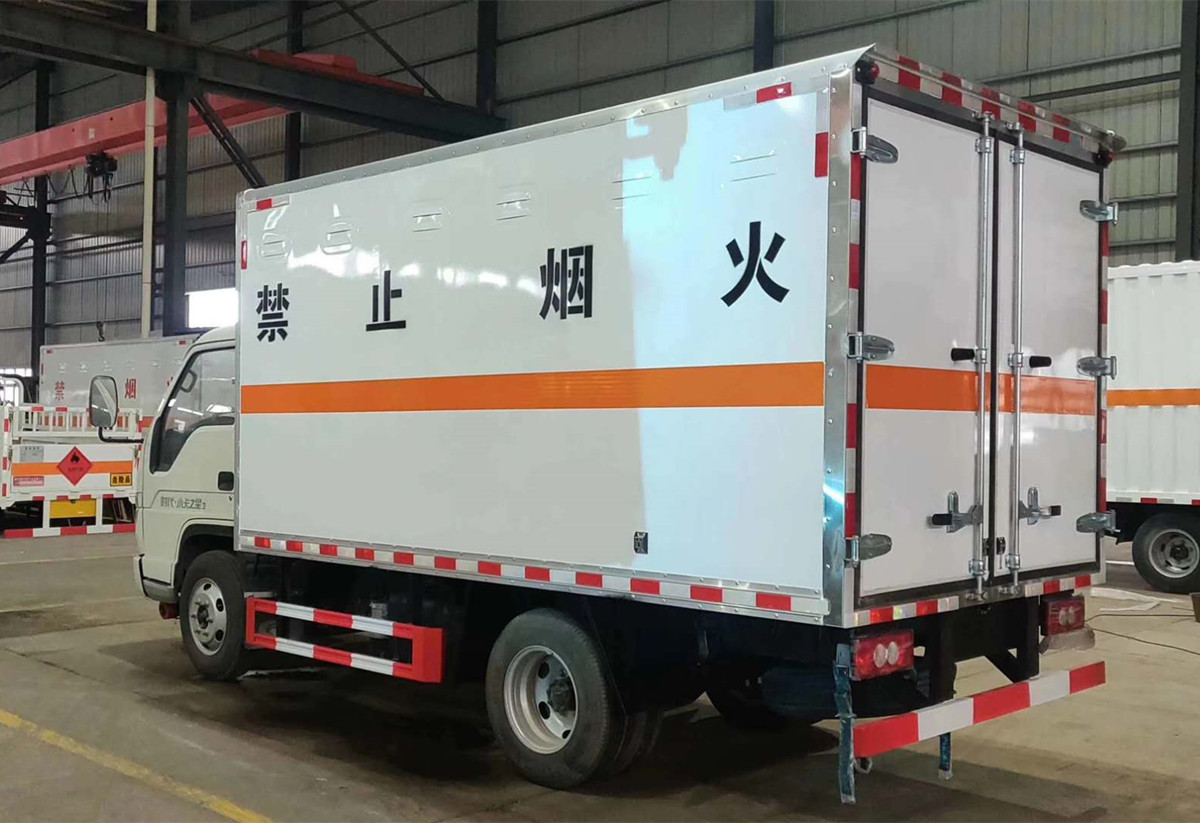 福田時(shí)代3.7米爆破器材運(yùn)輸車