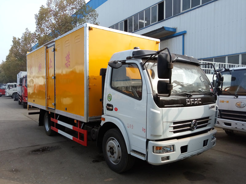 東風(fēng)5.1米爆破器材車