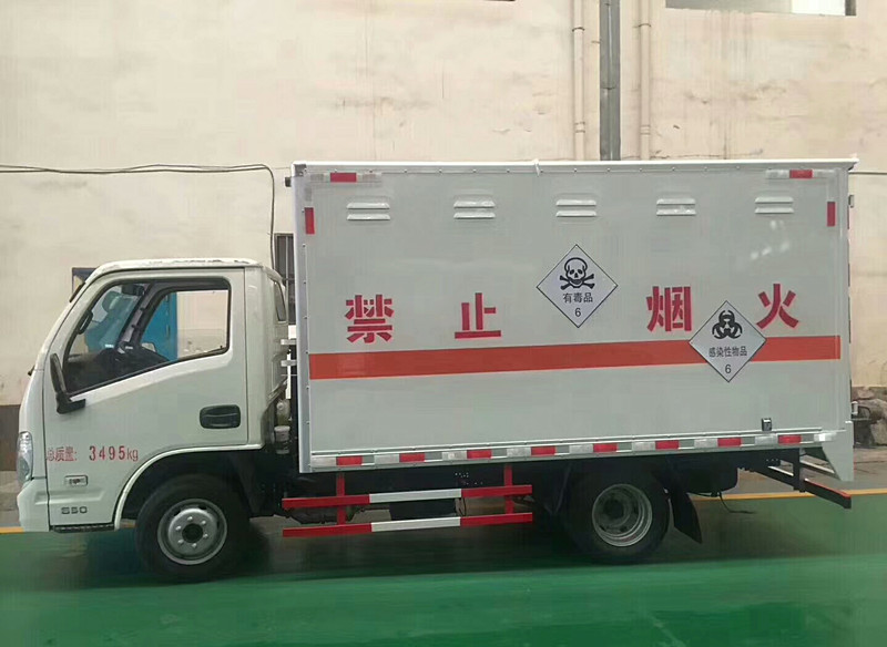 上汽躍進(jìn)藍(lán)牌柴油版3.3米毒性感染性廂式車