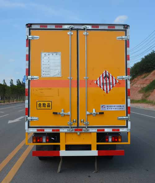 江鈴4.1米易燃固體廂式車