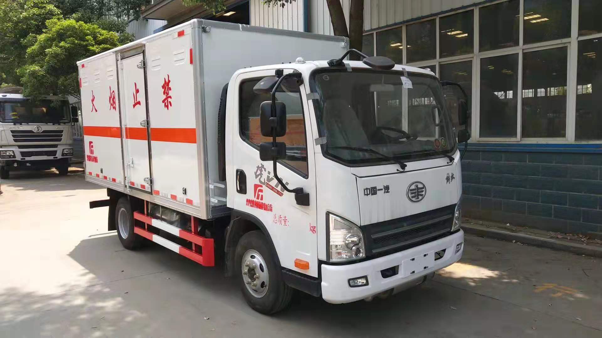 解放藍(lán)牌4.1米雜項危險品廂式運輸車