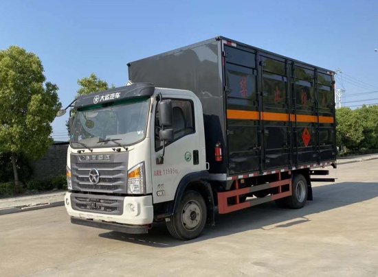 大運(yùn)液體廂式運(yùn)輸車
