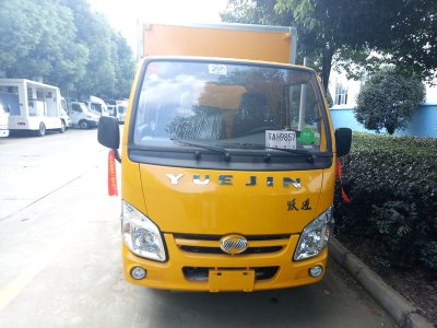上汽躍進(jìn)藍(lán)牌柴油版3.3米液體廂式車