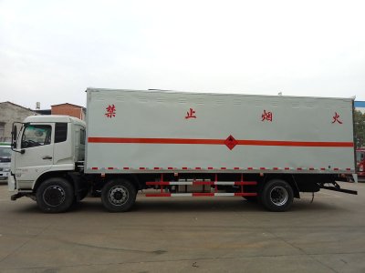 東風(fēng)天錦8.6米液體廂式車
