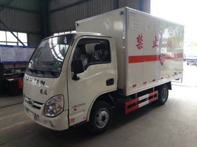 上汽躍進(jìn)藍(lán)牌汽油版3.3米液體廂式車