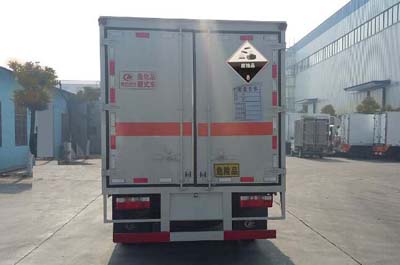 東風多利卡4.1米腐蝕品廂式車