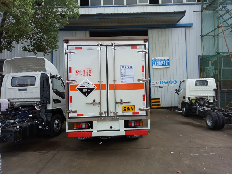 江鈴4.2米腐蝕品廂式車