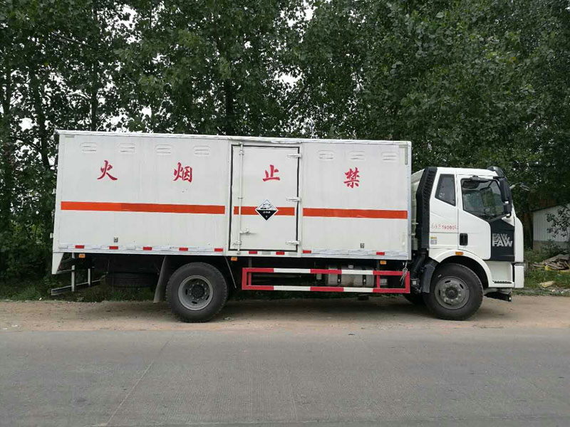 解放6.2米腐蝕品廂式車(chē)