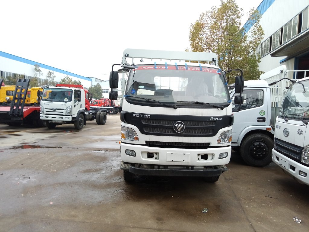 福田歐馬可5.1米氣瓶運(yùn)輸車(chē)