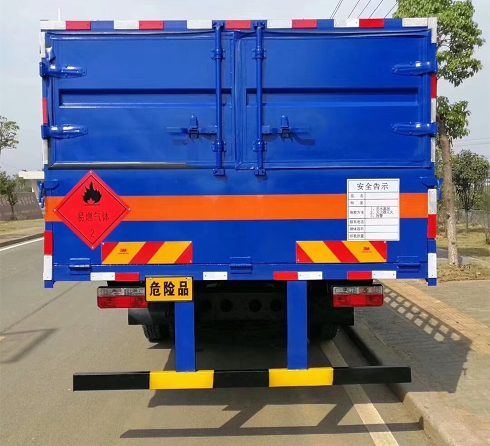 東風(fēng)6.5米氣瓶運(yùn)輸車