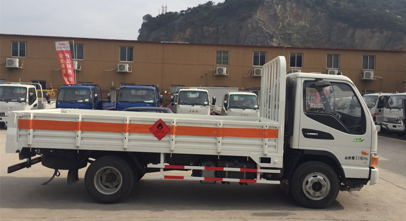 江淮駿鈴4.1米氣瓶運(yùn)輸車