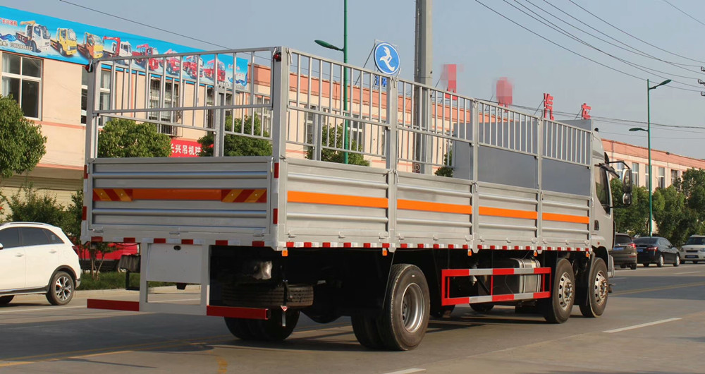柳汽9.6米氣瓶運輸車