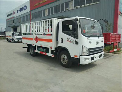 一汽解放藍(lán)牌4.1米氣瓶運(yùn)輸車
