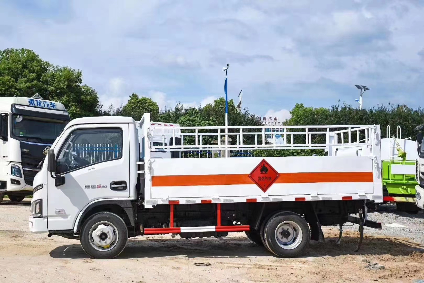 上汽躍進(jìn)柴油版氣瓶運(yùn)輸車
