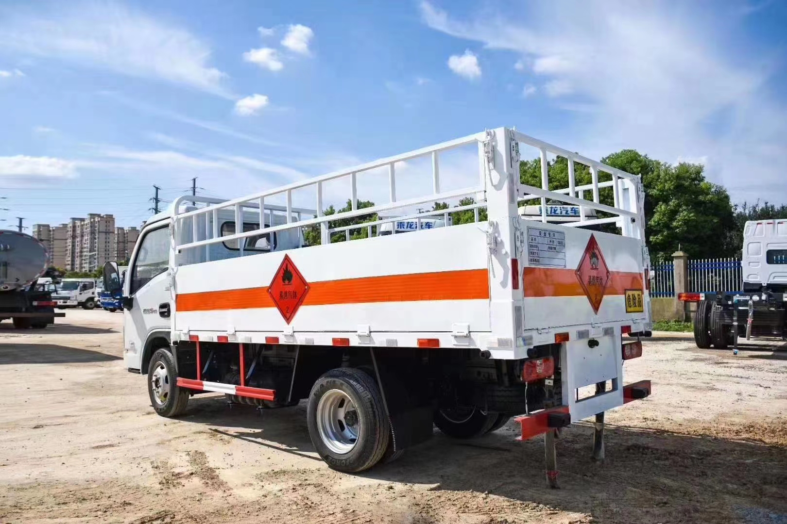 上汽躍進(jìn)柴油版氣瓶運(yùn)輸車