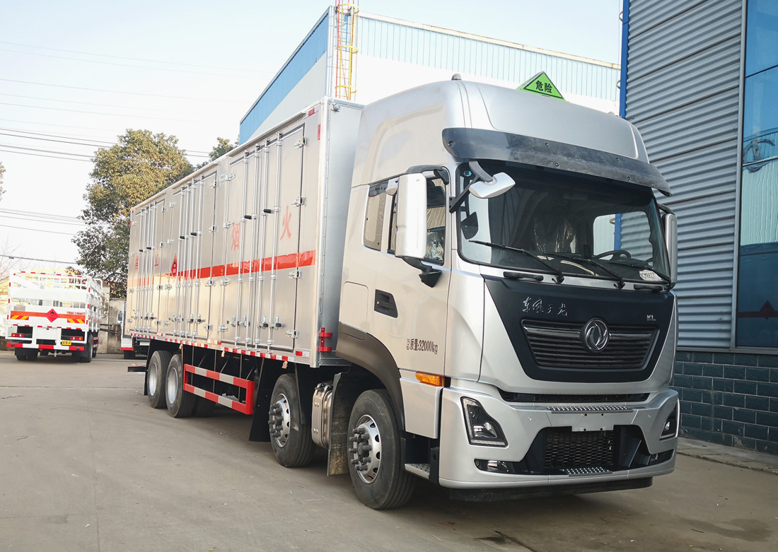 東風(fēng)天龍9.6米雜項危險品廂式運輸車