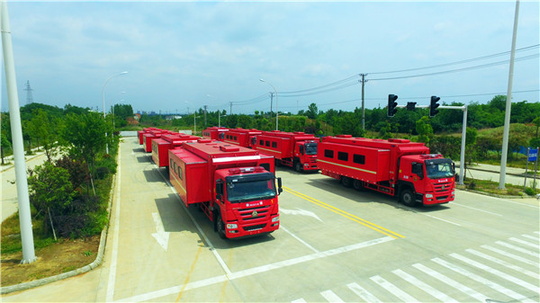 重汽后雙橋宿營(yíng)車(chē)
