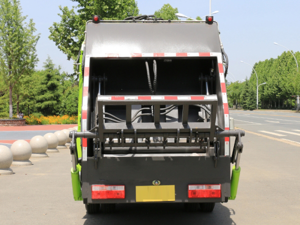 東風(fēng)小多利卡6方壓縮垃圾車