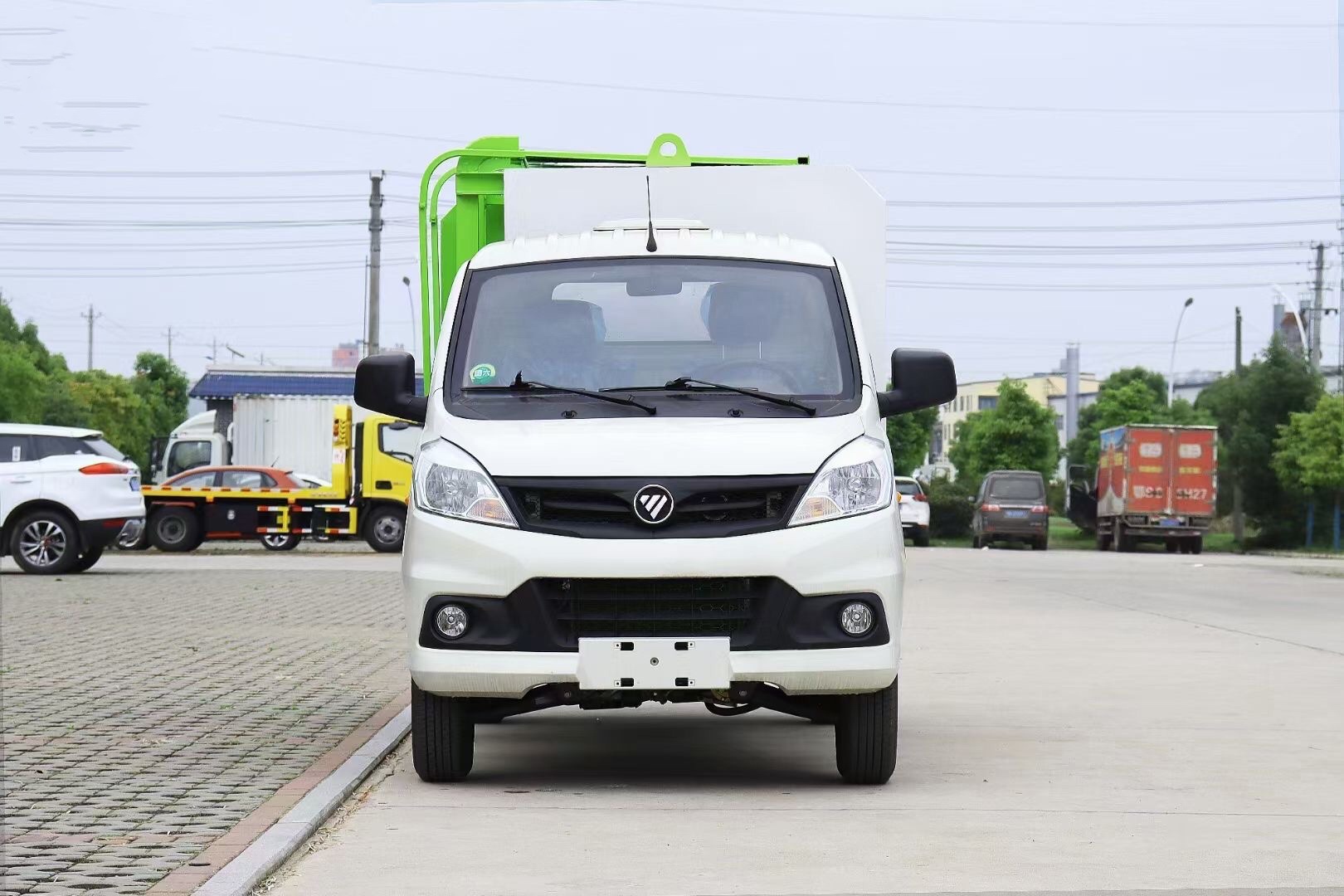 福田祥菱4方藍(lán)牌掛桶垃圾車(chē)