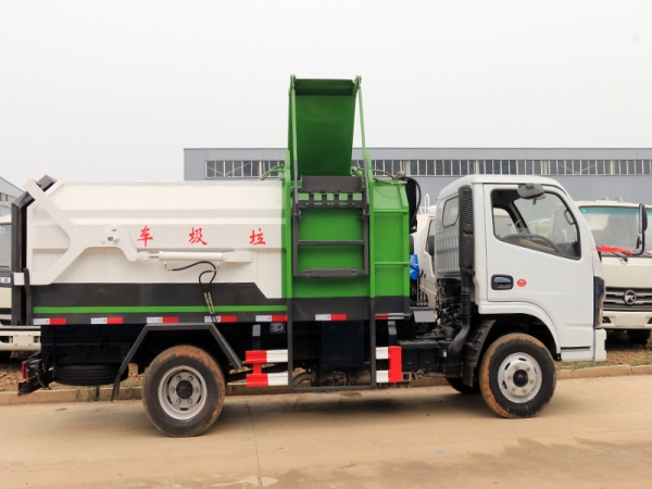 東風(fēng)小多利卡5方掛桶垃圾車(chē)