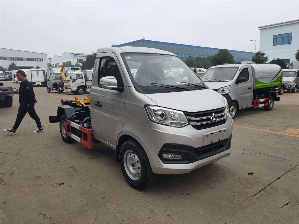 長安藍牌3-4方勾臂垃圾車